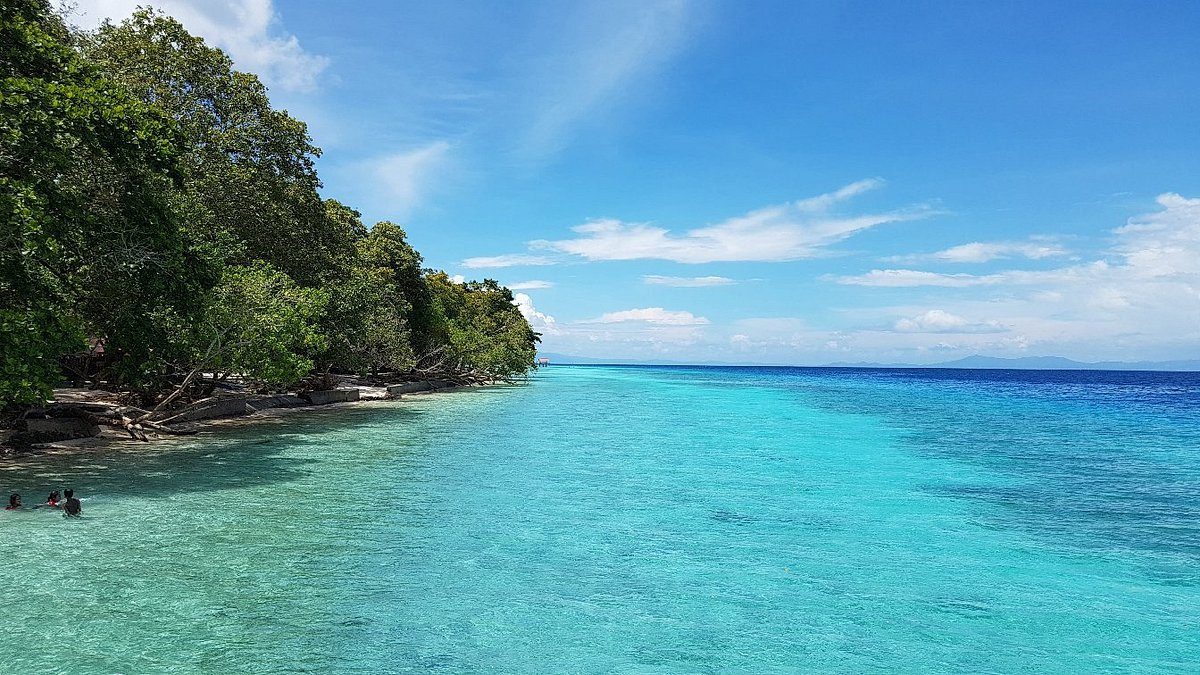 Ambon & Pantai Namalatu, Maluku